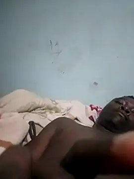 Snapshot of Mrhugeblack chatting on October 29, 10:24 pm Mrhugeblack online show from October 29, 10:24 pm