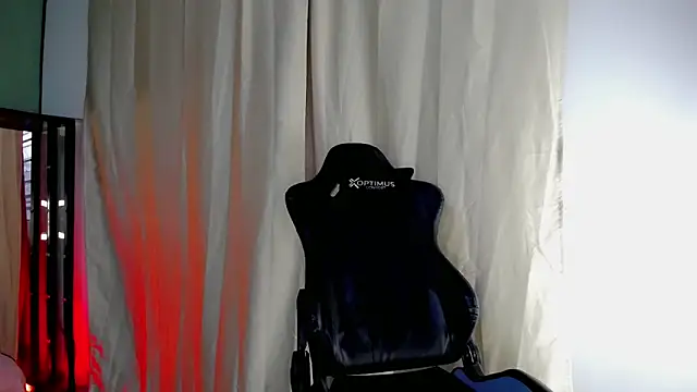 dilan hott  online show from November 11, 8:47 pm