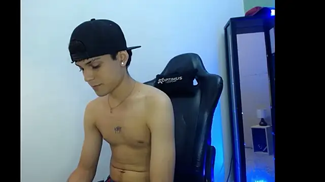 dilan hott  online show from January 18, 8:11 pm