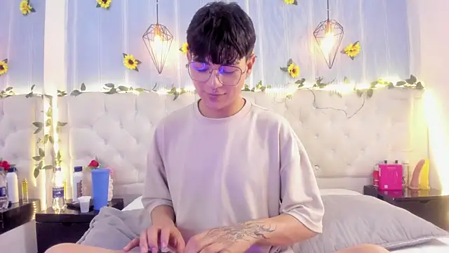 AleAurarashi online show from October 18, 4:17 am