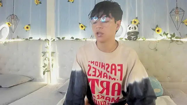 AleAurarashi online show from December 2, 5:54 am