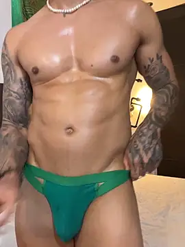 Snapshot of Tomy_maylon chatting on October 17, 6:34 pm Tomy maylon online show from October 17, 6:34 pm
