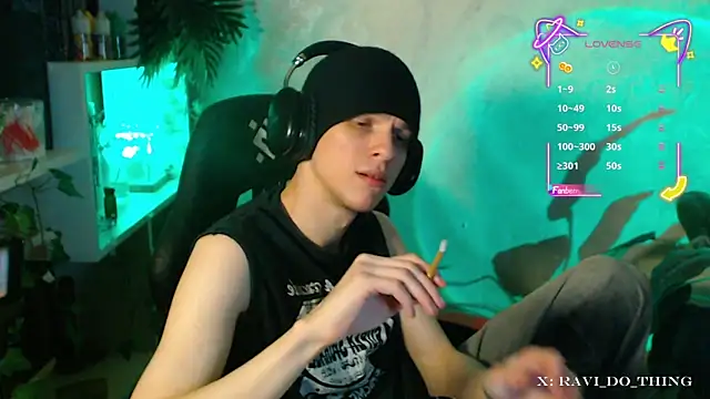 frozen boy online show from October 29, 3:37 pm