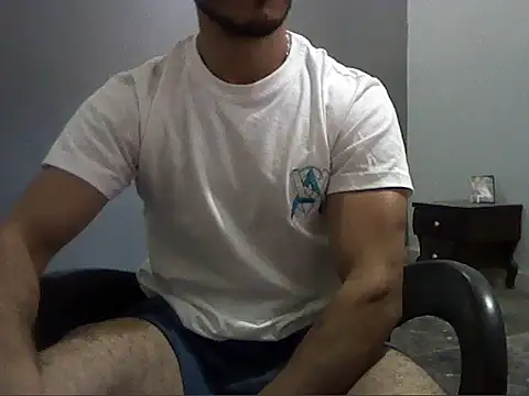 Snapshot of ahmedluxor1 chatting on October 19, 11:57 am ahmedluxor1 online show from October 19, 11:57 am