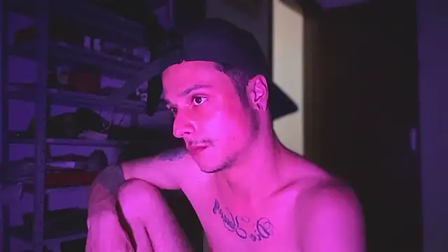 Snapshot of chrisalmeid_ chatting on September 21, 1:06 am chrisalmeid  online show from September 21, 1:06 am