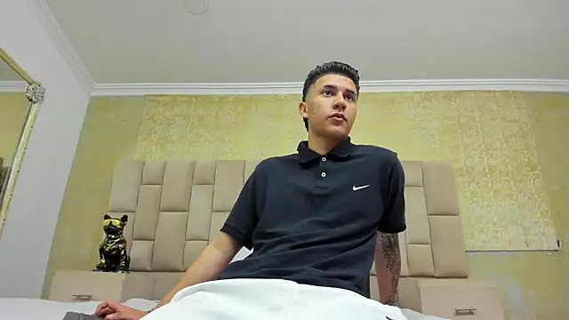 liaamsmiith  online show from November 16, 12:18 pm