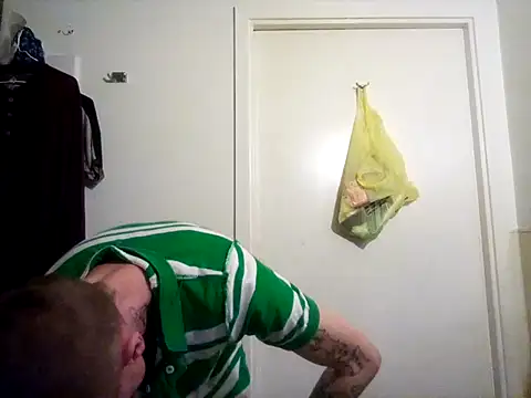 jizzyglizzy92 online show from March 16, 1:34 am