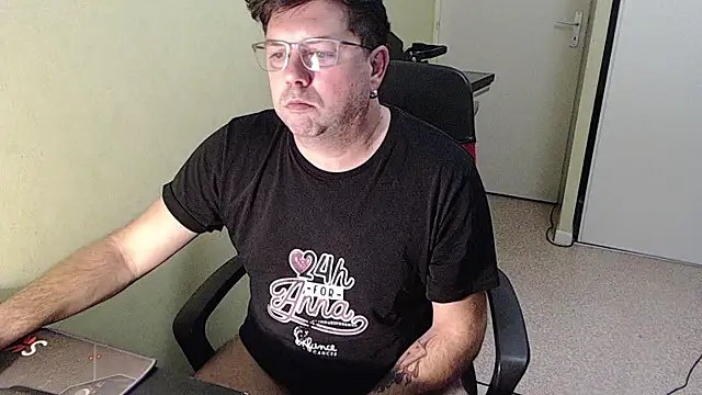 blueandwhite1 online show from November 20, 3:55 pm