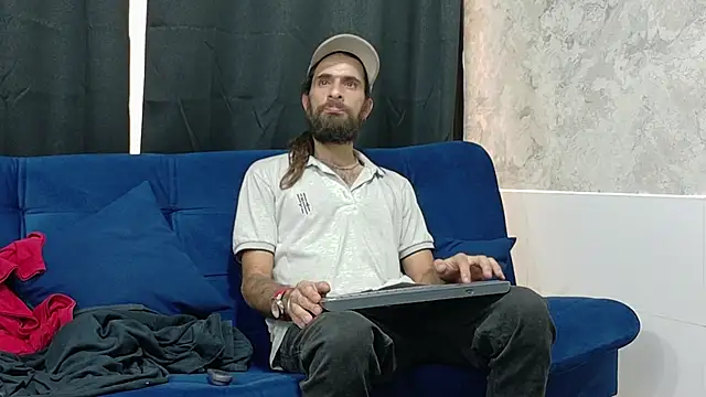 Snapshot of hairy_mannn chatting on September 20, 8:31 pm hairy mannn online show from September 20, 8:31 pm