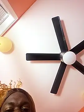 Cocoaversace302 online show from January 18, 2:35 am