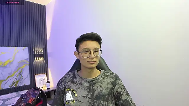 SantiagoRusso18 online show from February 19, 7:54 pm