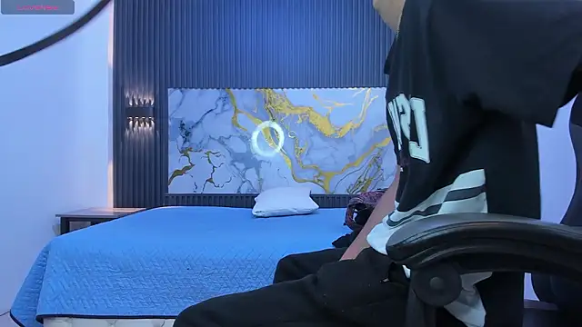 SantiagoRusso18 online show from March 3, 7:21 pm