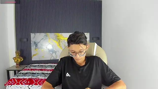 SantiagoRusso18 online show from December 17, 2:46 pm