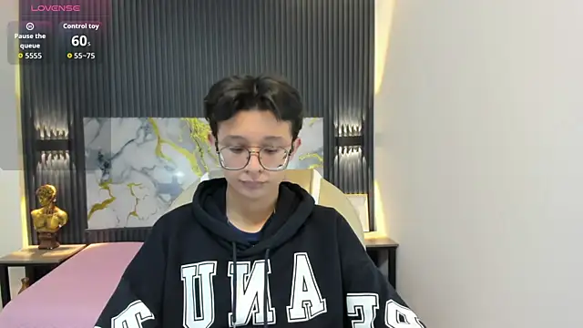 SantiagoRusso18 online show from November 9, 12:42 pm