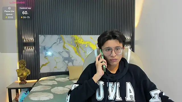 SantiagoRusso18 online show from November 21, 2:32 am