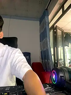 minhtam6788 online show from September 13, 4:57 am