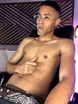 B Wild online show from October 15, 5:37 am