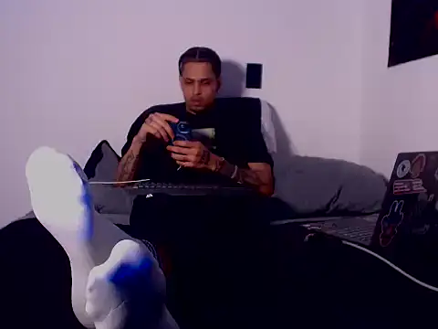 MASTER PIG FARMER online show from October 25, 4:47 am