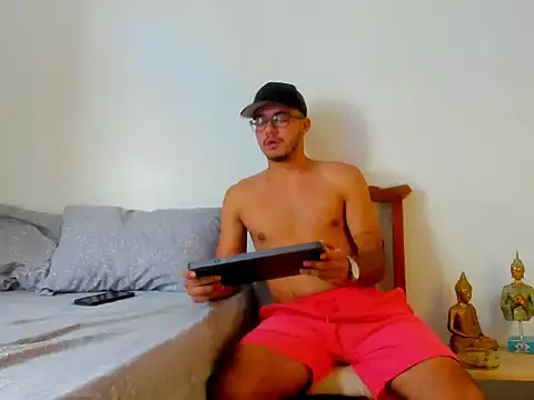 Snapshot of Dusan_greyy chatting on September 26, 7:11 pm Dusan greyy online show from September 26, 7:11 pm