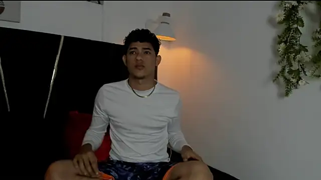 Snapshot of ryan_cum23 chatting on October 31, 3:41 am ryan cum23 online show from October 31, 3:41 am