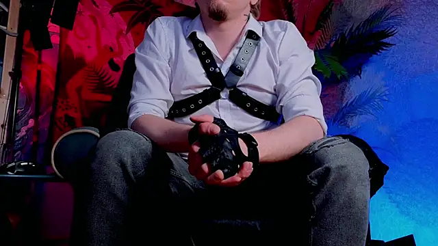 Vincent Hardman online show from April 16, 9:39 pm