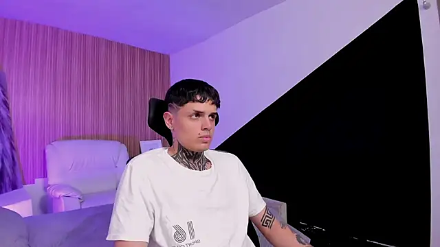 Declan-Fox online show from September 25, 4:00 am