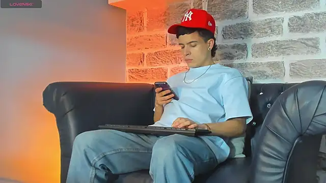 kevinn blue1 online show from December 5, 4:30 am