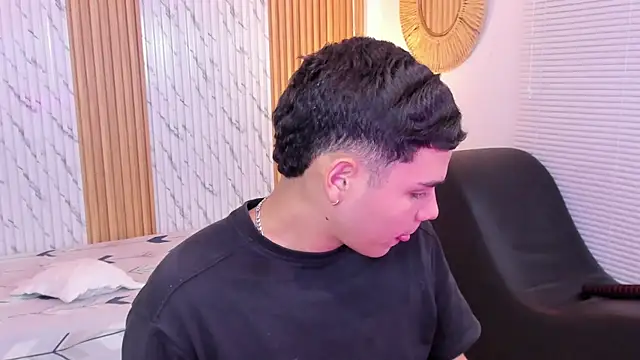 james jonnes online show from October 10, 9:07 pm