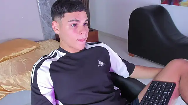 james jonnes online show from October 4, 8:46 pm