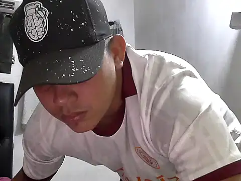 Alex man23 online show from December 5, 8:05 pm