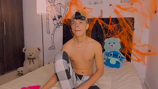 Zacktorres  online show from October 22, 10:57 pm