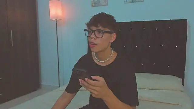 Zacktorres  online show from November 11, 10:48 pm