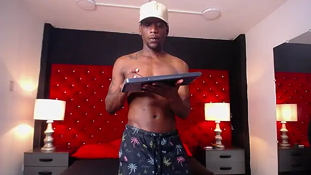 SkylerBigxxx online show from November 4, 4:02 am