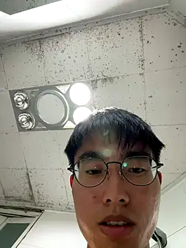 Snapshot of leeyoung_ chatting on October 6, 4:44 pm leeyoung online show from October 6, 4:44 pm