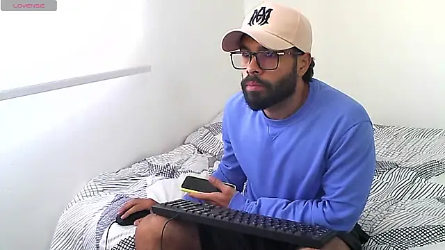 htrebor87 online show from March 27, 7:04 pm