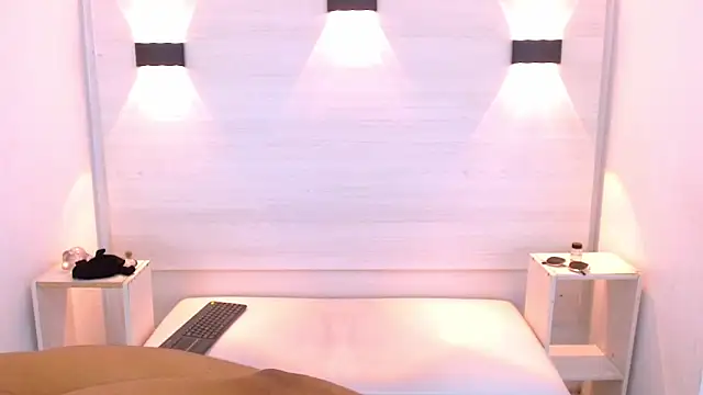 marcus hans  online show from December 1, 7:06 pm