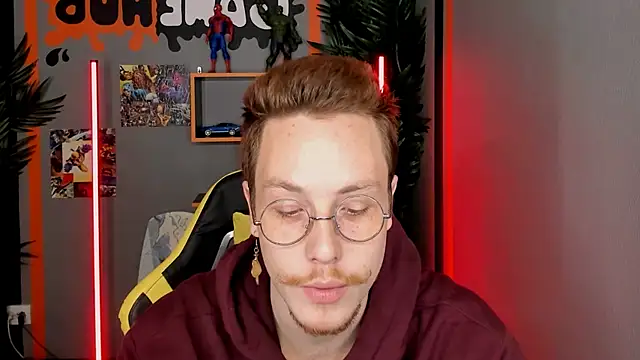 LeoMooree online show from November 4, 4:19 pm