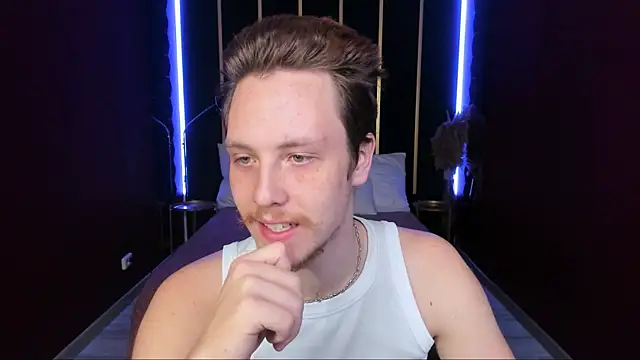 LeoMooree online show from November 28, 11:17 pm