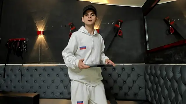 liam coleman25 online show from December 17, 6:09 am