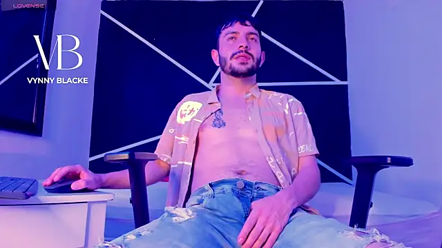 VynnyBlacke  online show from February 10, 4:06 am