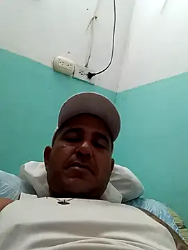 Snapshot of cesargoch87 chatting on September 28, 8:01 am cesargoch87 online show from September 28, 8:01 am