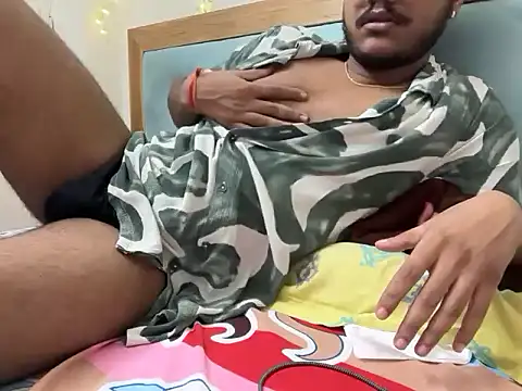 Snapshot of YourBlackBull chatting on October 31, 7:39 pm YourBlackBull online show from October 31, 7:39 pm