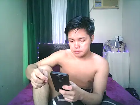 Snapshot of hot_babyboy26 chatting on October 10, 10:20 am hot babyboy26 online show from October 10, 10:20 am