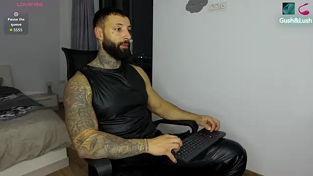 Snapshot of MasculineGuy99 chatting on October 9, 6:57 pm MasculineGuy99 online show from October 9, 6:57 pm