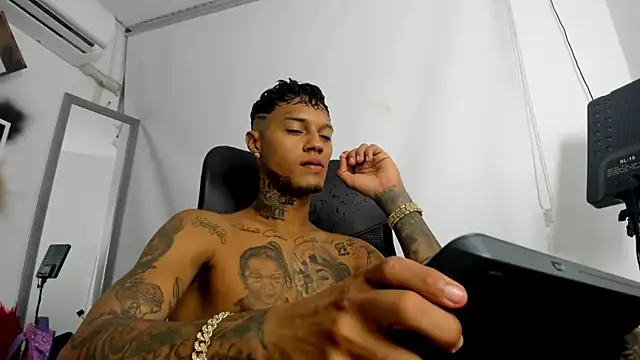 The boy dreams1 online show from December 4, 1:23 am