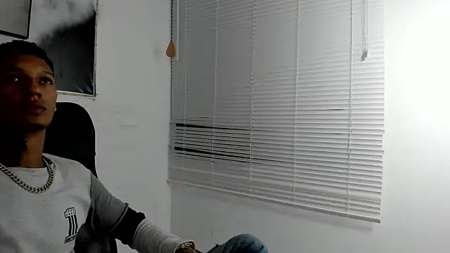 The boy dreams1 online show from December 2, 3:09 am