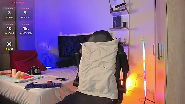  Duriel online show from February 3, 6:57 pm