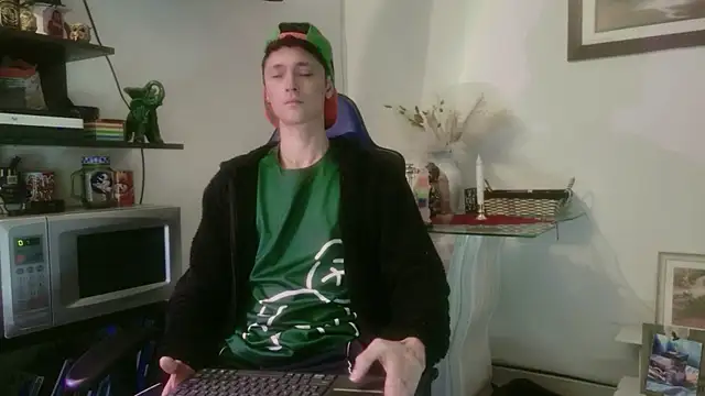 Tyler cat online show from November 30, 6:26 am