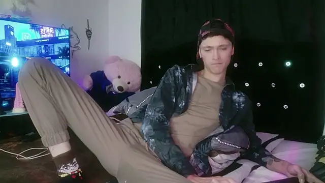 Tyler cat online show from November 24, 11:39 pm