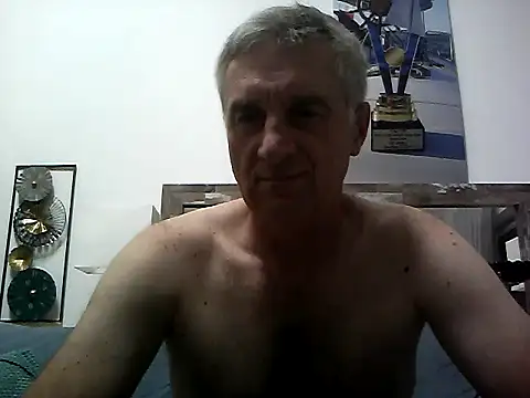 Snapshot of Vintermelon2 chatting on October 6, 7:57 am Vintermelon2 online show from October 6, 7:57 am